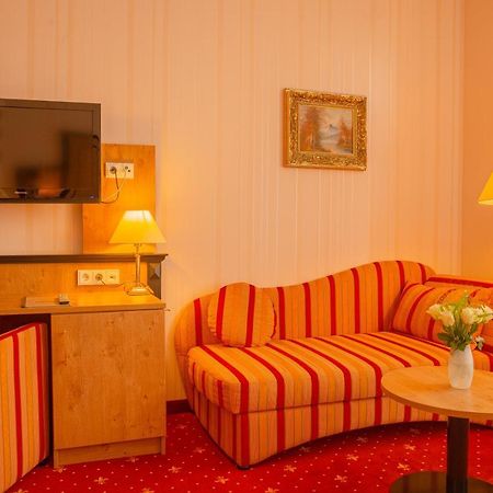 Alte Landratsvilla Hotel Bender ヴェスターブルク エクステリア 写真