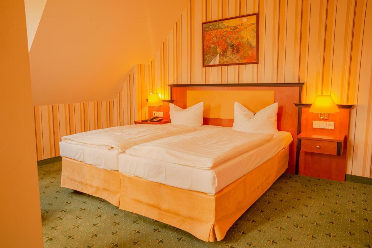 Alte Landratsvilla Hotel Bender ヴェスターブルク エクステリア 写真