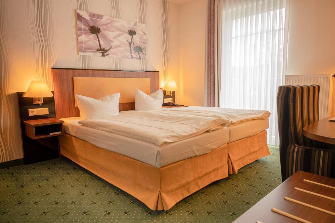 Alte Landratsvilla Hotel Bender ヴェスターブルク エクステリア 写真