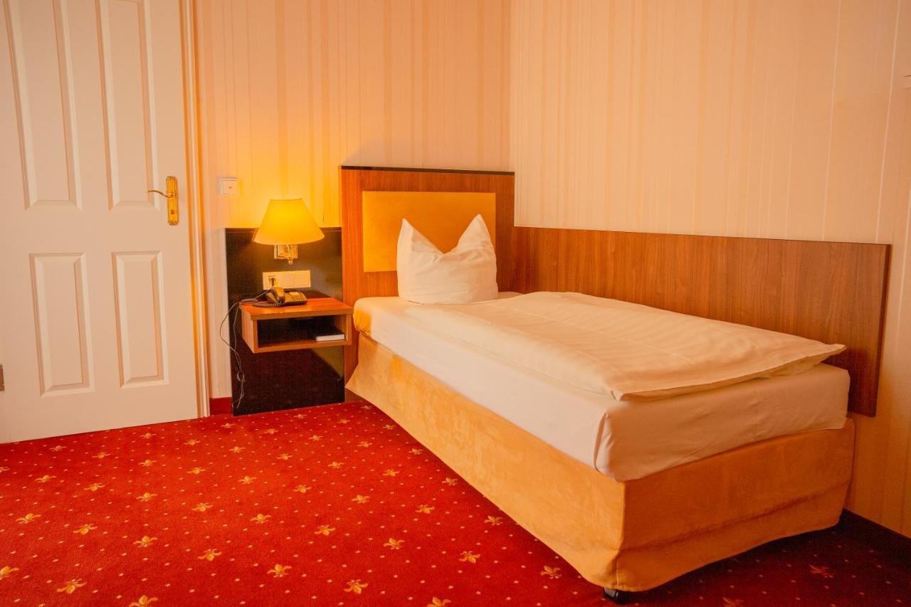 Alte Landratsvilla Hotel Bender ヴェスターブルク エクステリア 写真