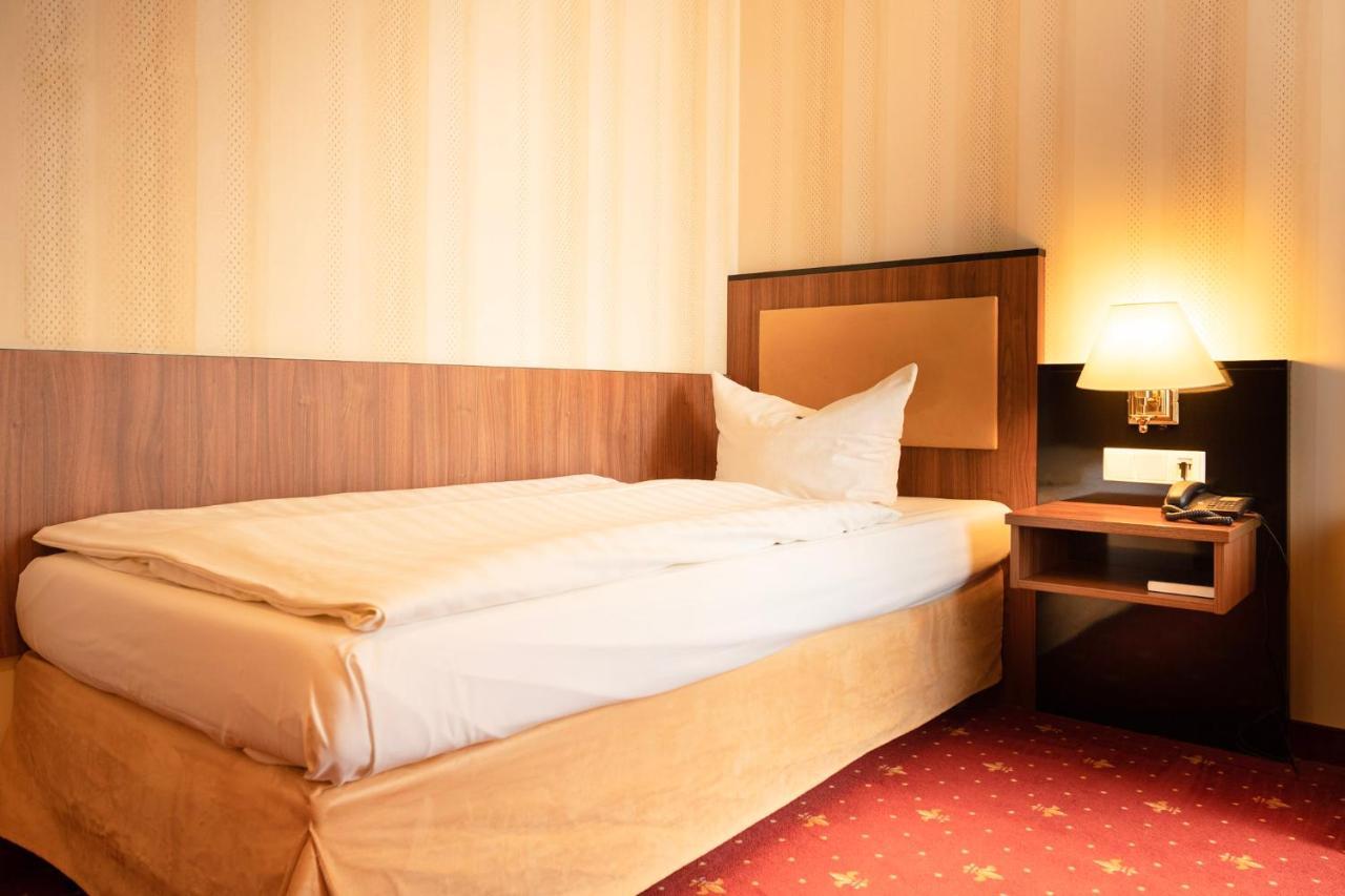Alte Landratsvilla Hotel Bender ヴェスターブルク エクステリア 写真