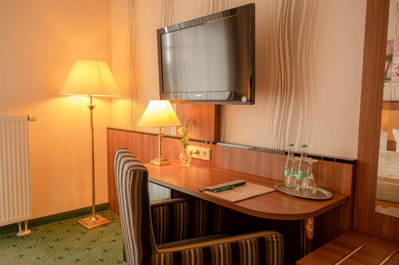 Alte Landratsvilla Hotel Bender ヴェスターブルク エクステリア 写真
