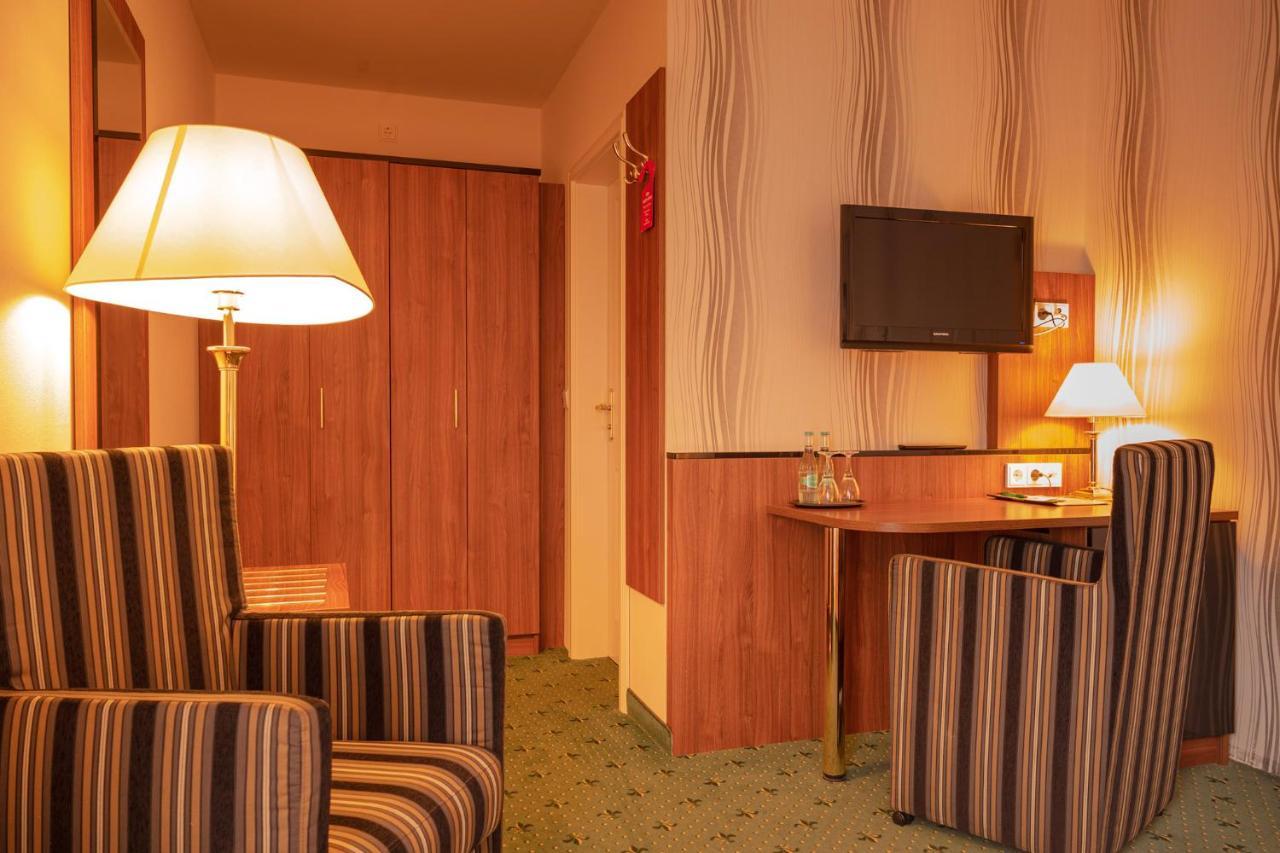 Alte Landratsvilla Hotel Bender ヴェスターブルク エクステリア 写真