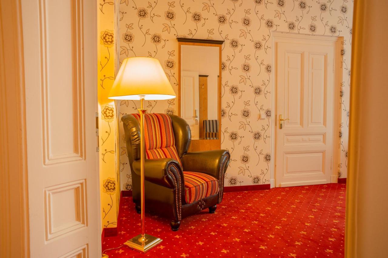 Alte Landratsvilla Hotel Bender ヴェスターブルク エクステリア 写真