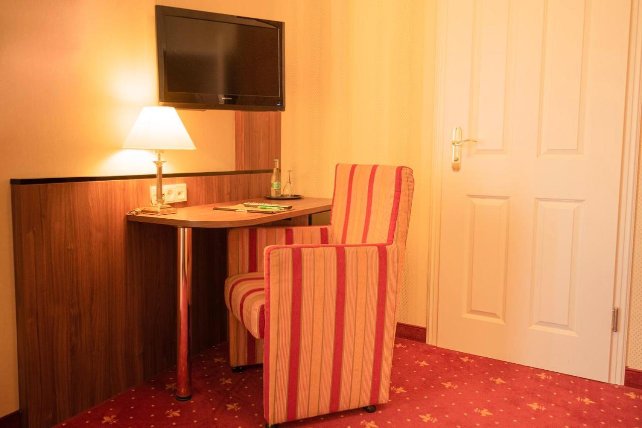 Alte Landratsvilla Hotel Bender ヴェスターブルク エクステリア 写真