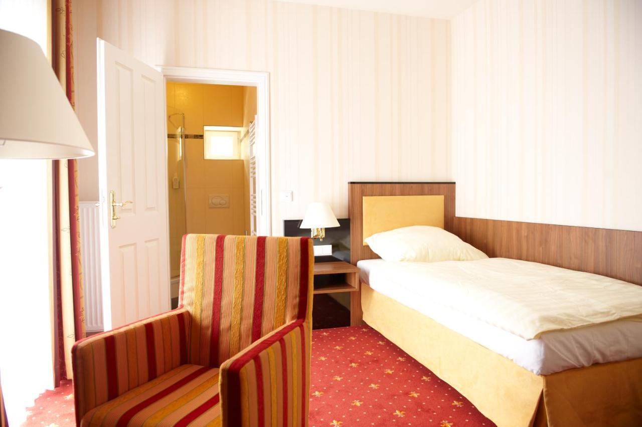 Alte Landratsvilla Hotel Bender ヴェスターブルク エクステリア 写真