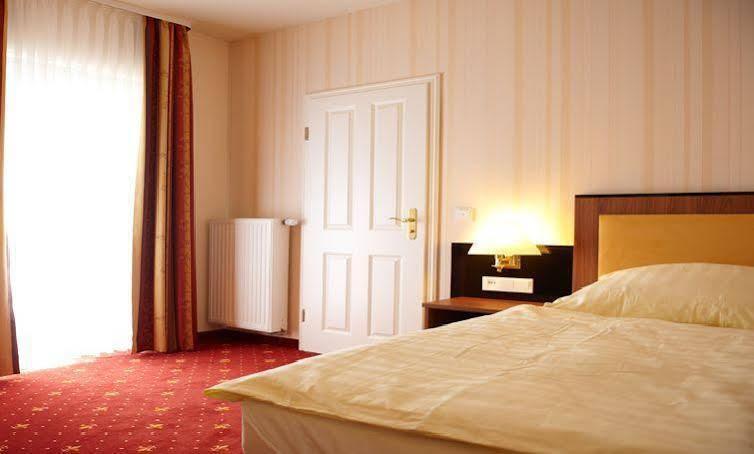 Alte Landratsvilla Hotel Bender ヴェスターブルク エクステリア 写真